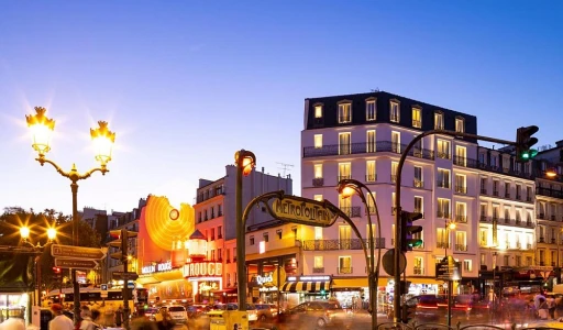 Hur påverkar design och arkitektur upplevelsen på Paris lyxiga boutiquehotell?